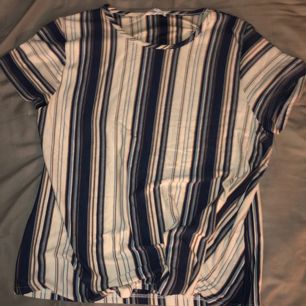Cute tied up tee